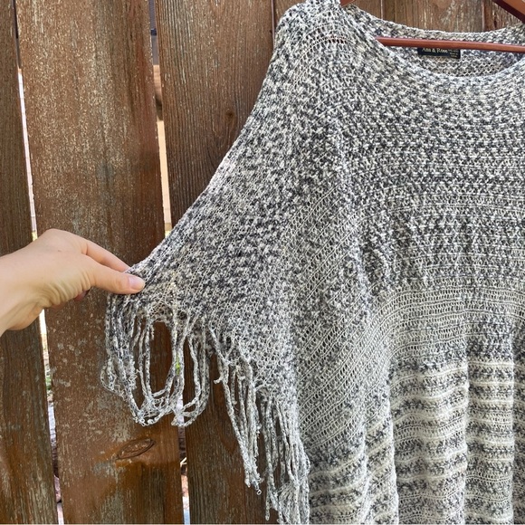 ANA & ROSE Women’s Blue White Gray Knit Shrug Shawl Fringe One Size - Picture 4 of 9